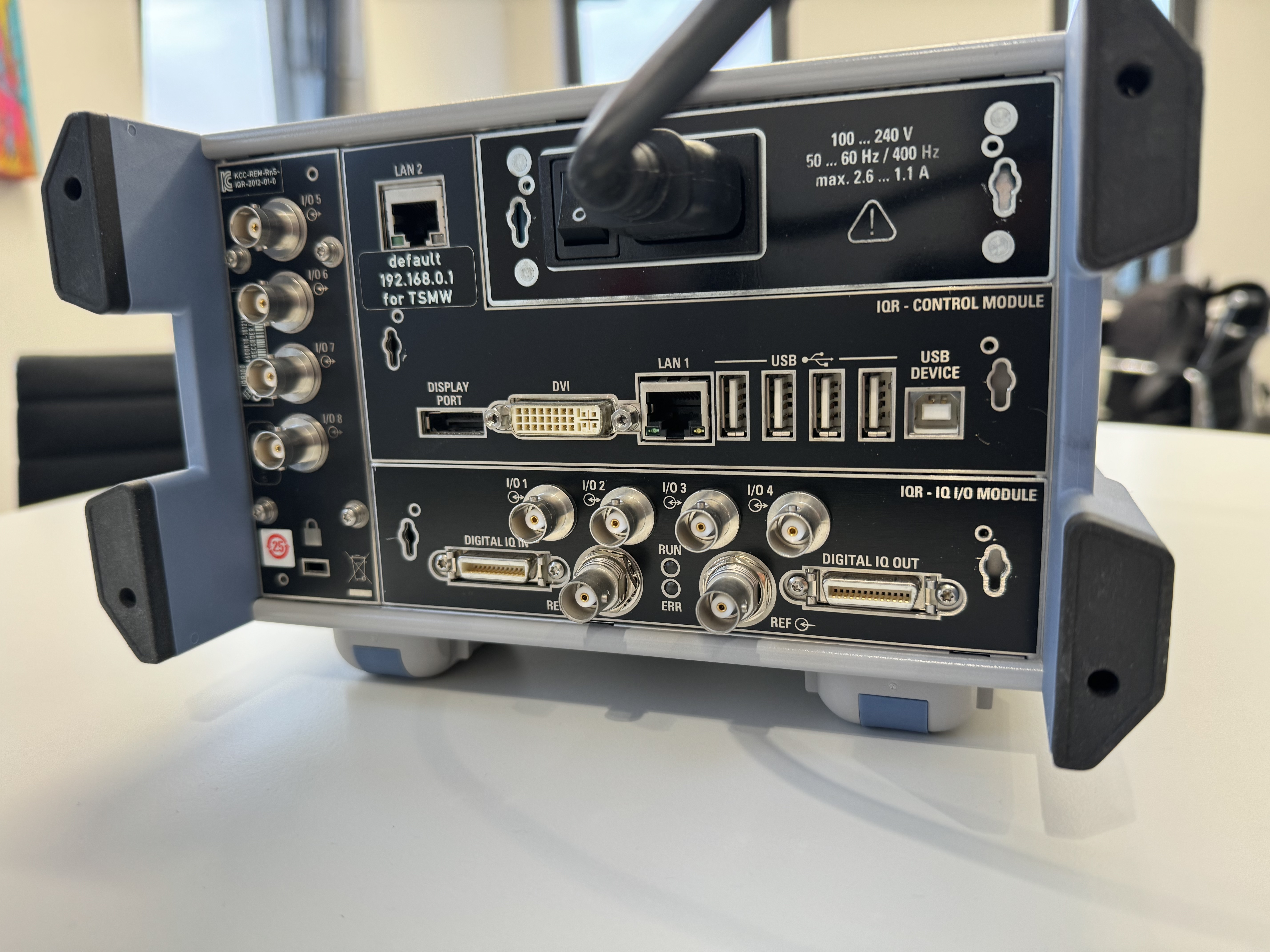 Rohde & Schwarz IQR100 I/Q-Datenrekorder – Produktansicht