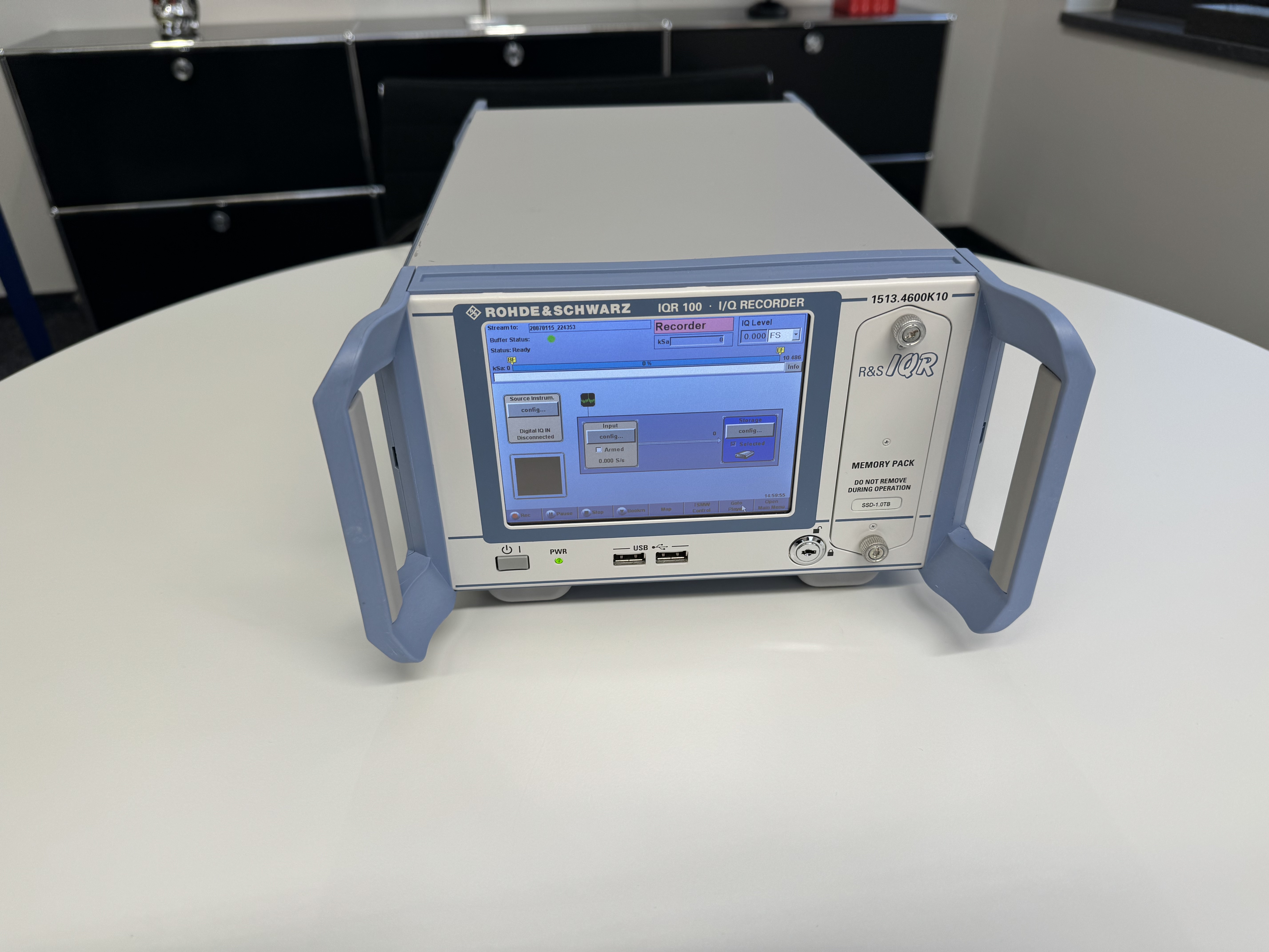 Rohde & Schwarz IQR100 I/Q-Datenrekorder – Produktansicht