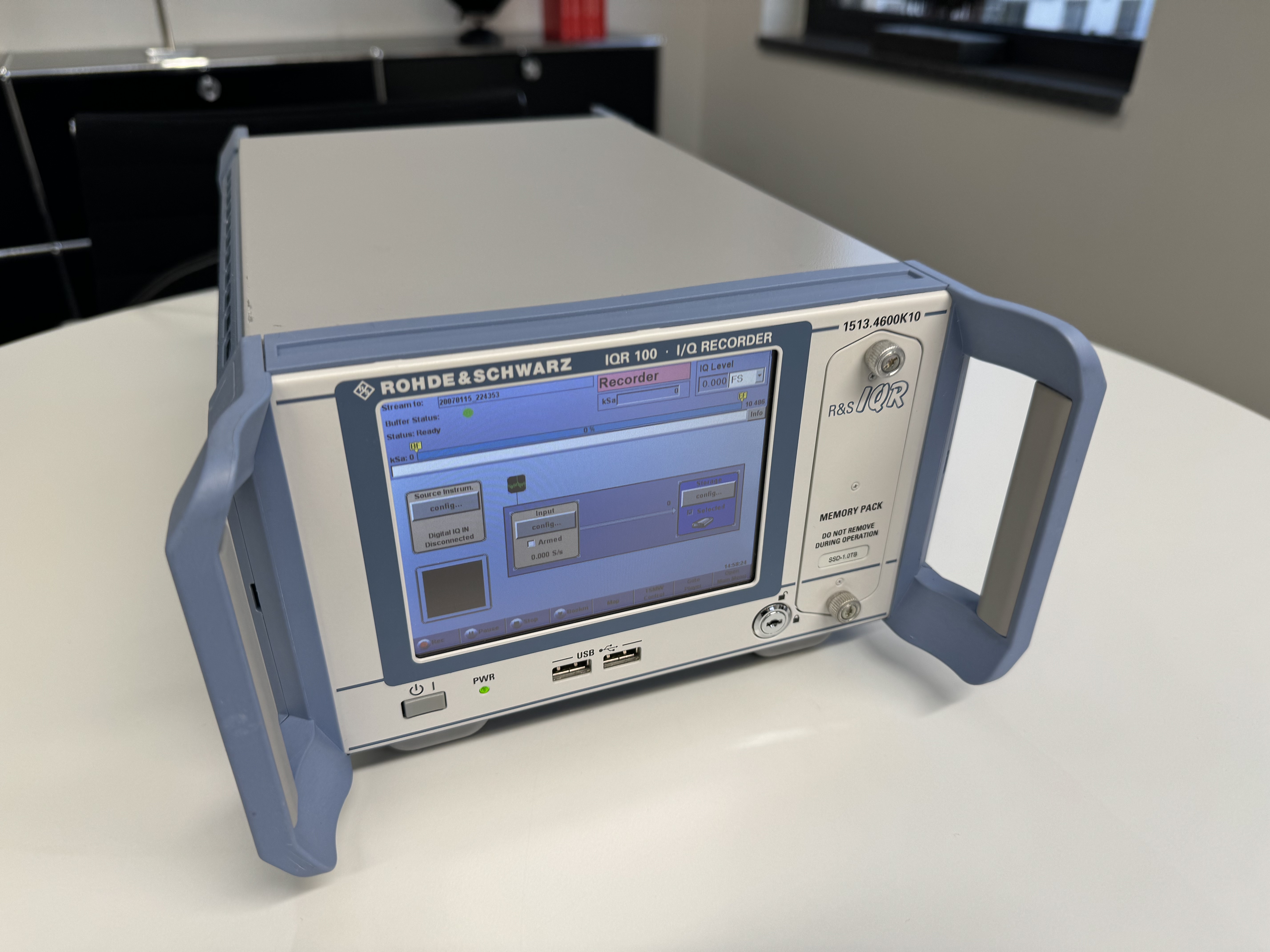 Rohde & Schwarz IQR100 I/Q-Datenrekorder – Produktansicht